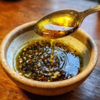 Balsamico-Dressing mit Honig und Senf