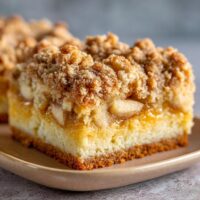Blechkuchen mit Äpfeln, Pudding und Streusel