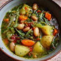 Bärlauch-Minestrone mit Bohnen