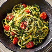 Bärlauch-Zucchini-Nudelpfanne