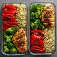 Hähnchenbrust mit Quinoa und geröstetem Gemüse