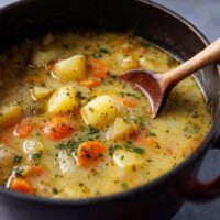 Kartoffelsuppe aus dem Dutch Oven