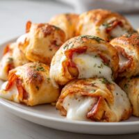 Pizza-Rollen mit Sauerrahm