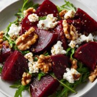 Rote-Bete-Salat mit Feta und Walnüssen