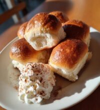 texas roadhouses rolls with honey cinnamon butter