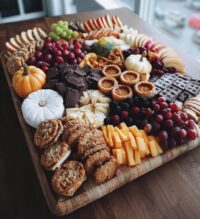 thanksgiving charcuterie board dessert