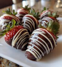 thanksgiving chocolate strawberries