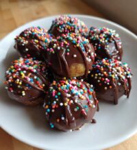 christmas cake balls