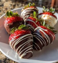 christmas chocolate covered strawberries